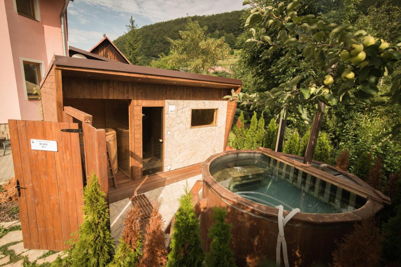 Villa Dumbierka - B&B, Wellness, Brewery, Ebikes Мито-под-Дюмбьером Экстерьер фото
